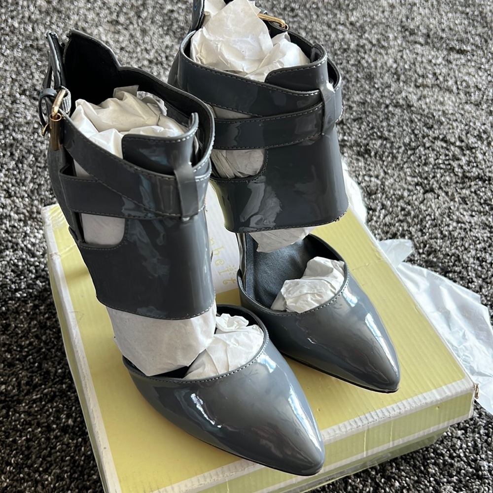 Stylish Gray Patent Leather Heels